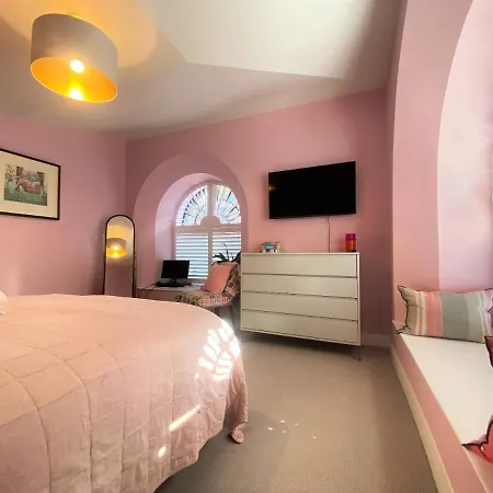 Sublime Waterfront Retreat With Private Terrace Apartament *