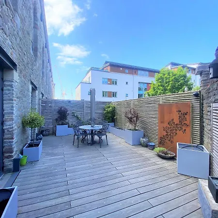 Sublime Waterfront Retreat With Private Terrace Daire Bristol