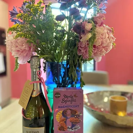 Sublime Waterfront Retreat With Private Terrace Bristol