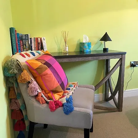 Sublime Waterfront Retreat With Private Terrace *