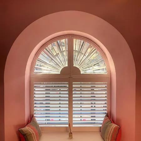 Sublime Waterfront Retreat With Private Terrace بريستول