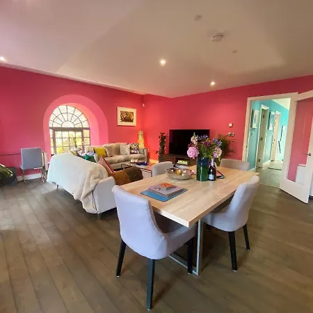 Sublime Waterfront Retreat With Private Terrace Daire *