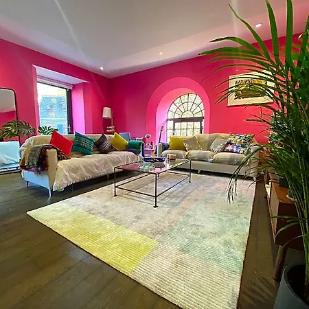 Sublime Waterfront Retreat With Private Terrace アパート ブリストル