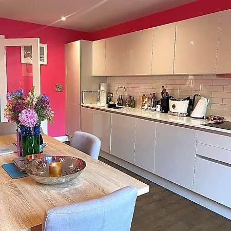 Sublime Waterfront Retreat With Private Terrace * Bristol