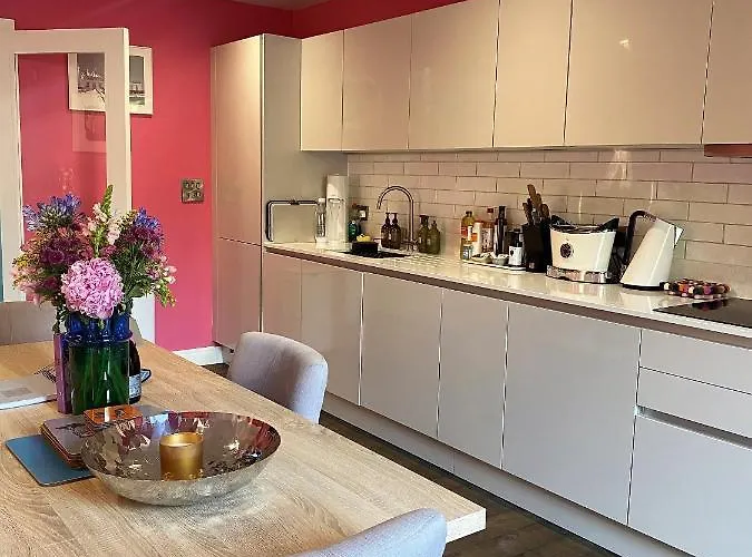 Sublime Waterfront Retreat With Private Terrace Apartment *