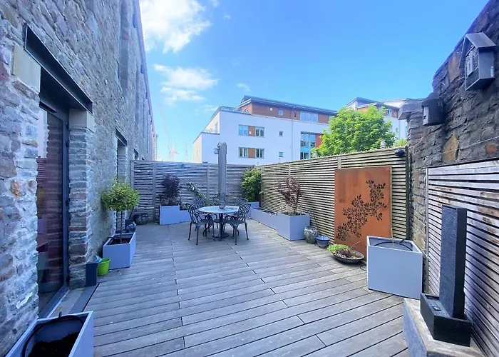 Sublime Waterfront Retreat With Private Terrace Daire Bristol