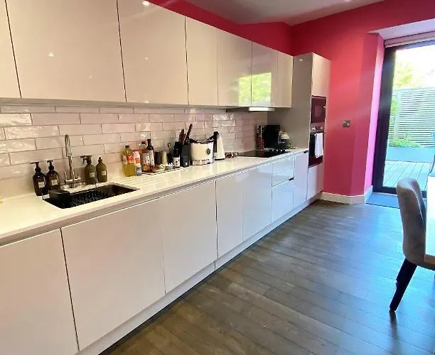 Sublime Waterfront Retreat With Private Terrace Daire *