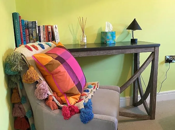 Sublime Waterfront Retreat With Private Terrace *