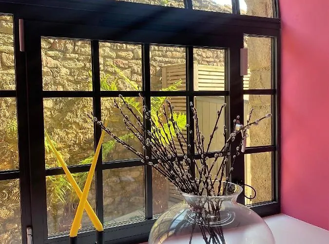 Daire Sublime Waterfront Retreat With Private Terrace