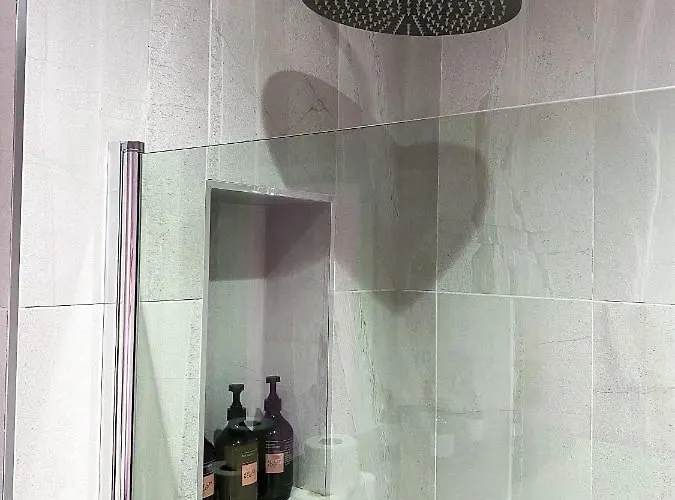 Sublime Waterfront Retreat With Private Terrace Daire