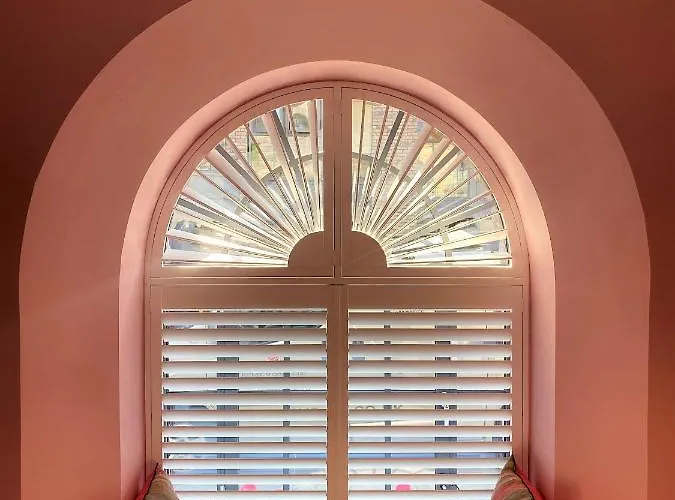 Sublime Waterfront Retreat With Private Terrace Bristol