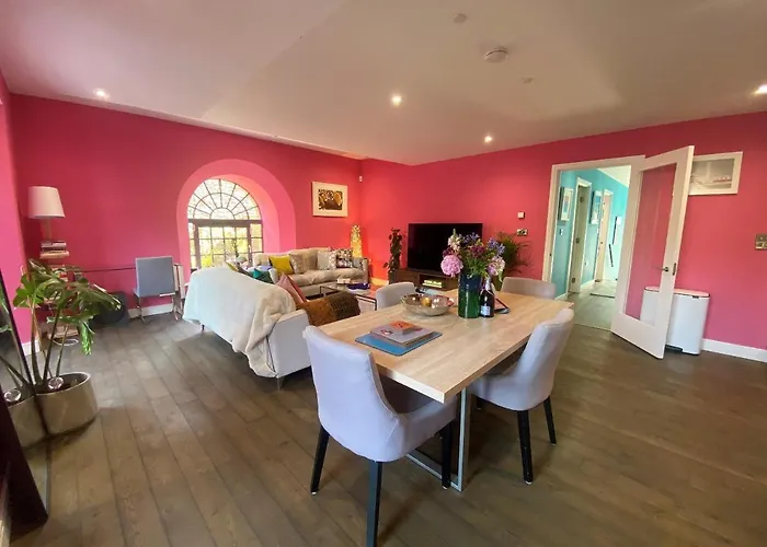 Sublime Waterfront Retreat With Private Terrace Daire *