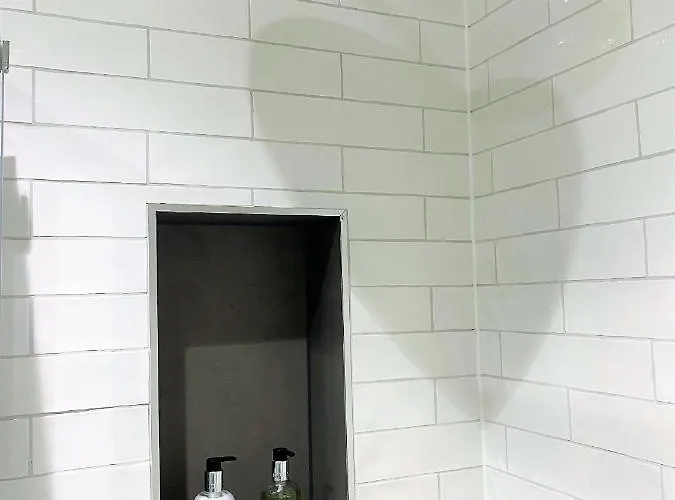 Sublime Waterfront Retreat With Private Terrace Daire