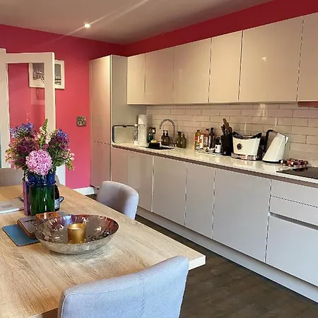 Sublime Waterfront Retreat With Private Terrace Apartamento *