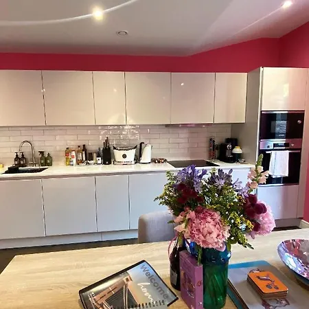 Apartamento Sublime Waterfront Retreat With Private Terrace